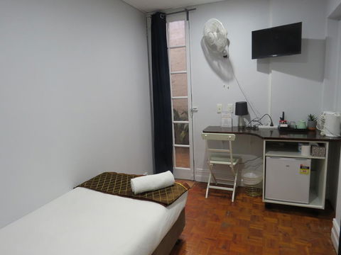 Newtown Cozy Stays - Perths Hotel 43