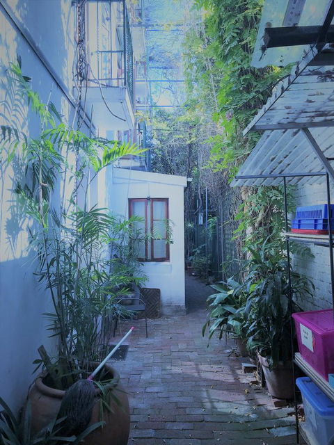 Newtown Cozy Stays - Perths Hotel 11