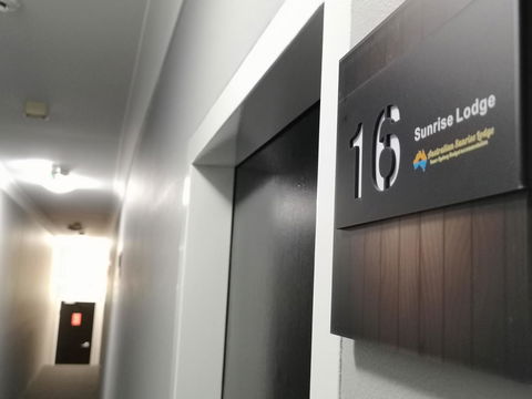 Newtown Cozy Stays - Perths Hotel 17