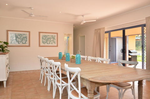 JE Guesthouse, Central To All The Hunter Valley Has To Offer - Perths Hotel 8