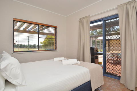 JE Guesthouse, Central To All The Hunter Valley Has To Offer - Perths Hotel 30