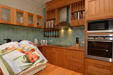 JE Guesthouse, Central To All The Hunter Valley Has To Offer - Perths Hotel 14