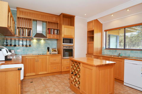 JE Guesthouse, Central To All The Hunter Valley Has To Offer - Perths Hotel 12
