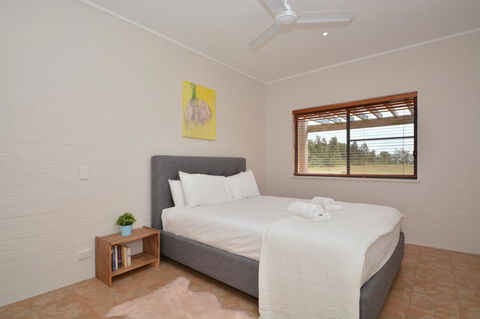 JE Guesthouse, Central To All The Hunter Valley Has To Offer - Perths Hotel 25