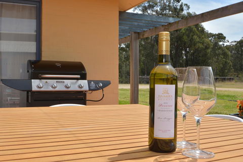 JE Guesthouse, Central To All The Hunter Valley Has To Offer - Perths Hotel 10