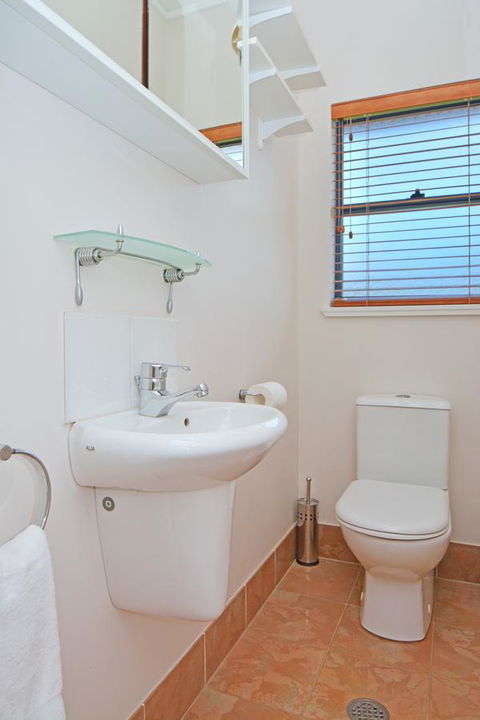 JE Guesthouse, Central To All The Hunter Valley Has To Offer - Perths Hotel 19