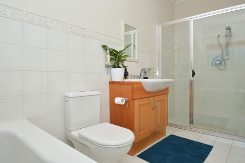 JE Guesthouse, Central To All The Hunter Valley Has To Offer - Perths Hotel 22