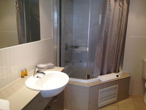 BASE Holidays - Ettalong Beach Premium Apartments - Perths Hotel 39