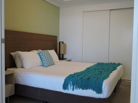 BASE Holidays - Ettalong Beach Premium Apartments - Perths Hotel 15