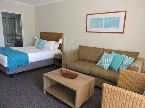 BASE Holidays - Ettalong Beach Premium Apartments - Perths Hotel 13