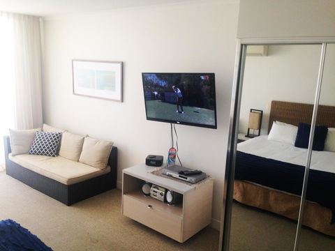 BASE Holidays - Ettalong Beach Premium Apartments - Perths Hotel 32