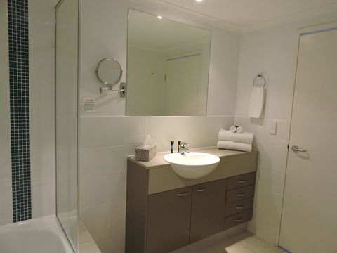 BASE Holidays - Ettalong Beach Premium Apartments - Perths Hotel 6