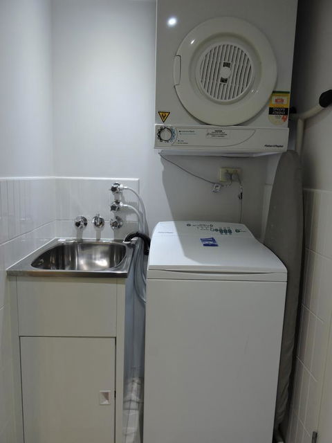 BASE Holidays - Ettalong Beach Premium Apartments - Perths Hotel 3