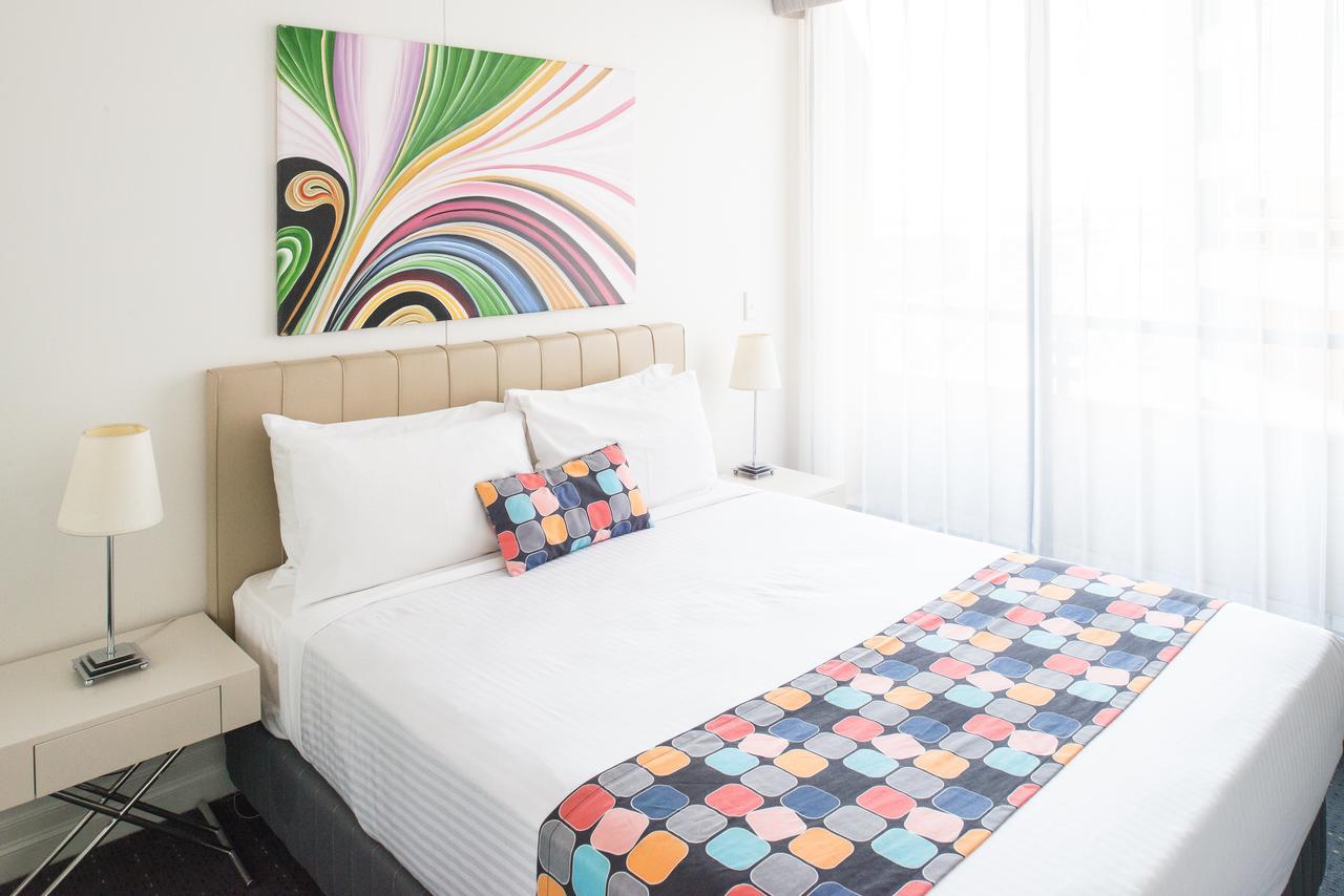 Sydney South ACT Perths Hotel