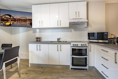 Hamilton On Beaumont - Perths Hotel 24