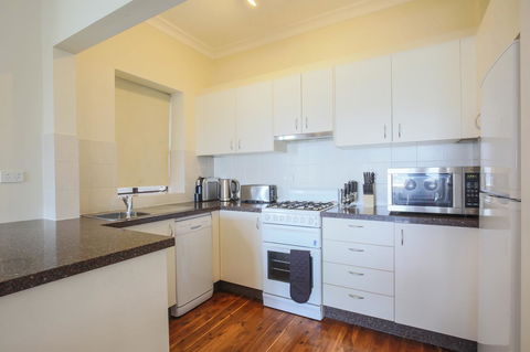 Ultimate Bondi Escape #2 - A Bondi Beach Holiday Home - Perths Hotel 4