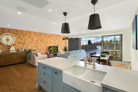 Belle Vue- Penthouse At Black Beach - Perths Hotel 4