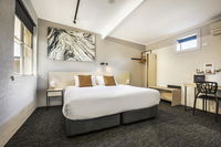 Book Colyton Accommodation Vacations Perths Hotel Perths Hotel