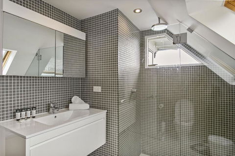 Summery, Spacious 4 Bed Home In Kurraba Point - Perths Hotel 9
