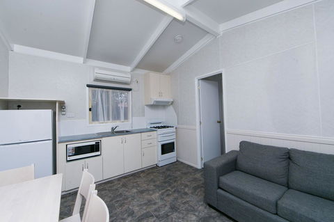 Crestview Tourist Park - Perths Hotel 13