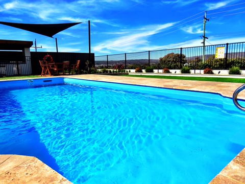 Crestview Tourist Park - Perths Hotel 24