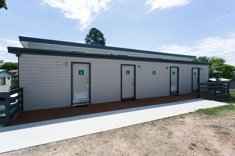 Crestview Tourist Park - Perths Hotel 10