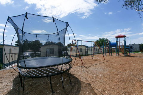 Crestview Tourist Park - Perths Hotel 4