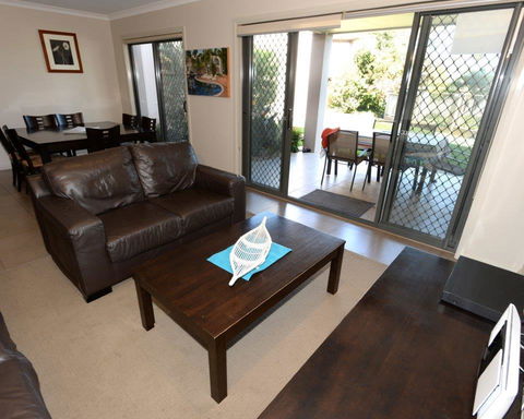 Yarrawonga Waterfront Apartments - Perths Hotel 13