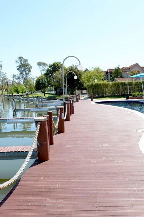 Yarrawonga Waterfront Apartments - Perths Hotel 2
