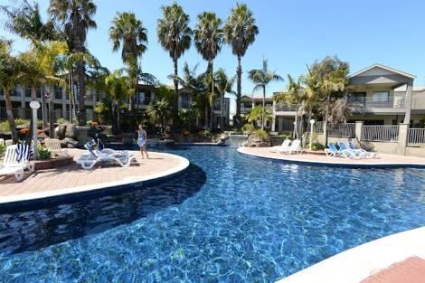 Yarrawonga Waterfront Apartments - Perths Hotel 3