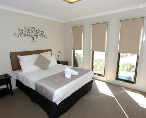 Yarrawonga Waterfront Apartments - Perths Hotel 14