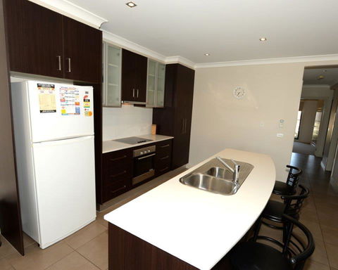 Yarrawonga Waterfront Apartments - Perths Hotel 11