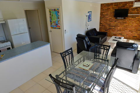 Beach House Holiday Apartments - Perths Hotel 10