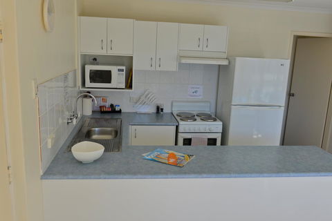 Beach House Holiday Apartments - Perths Hotel 6