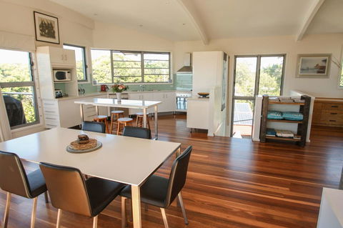 Valla's Beach House - Perths Hotel 10