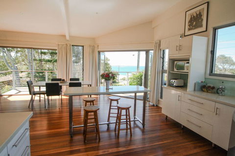 Valla's Beach House - Perths Hotel 11