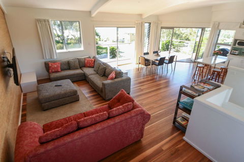 Valla's Beach House - Perths Hotel 9