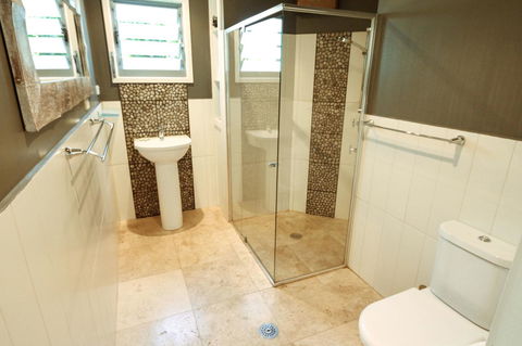 Valla's Beach House - Perths Hotel 13