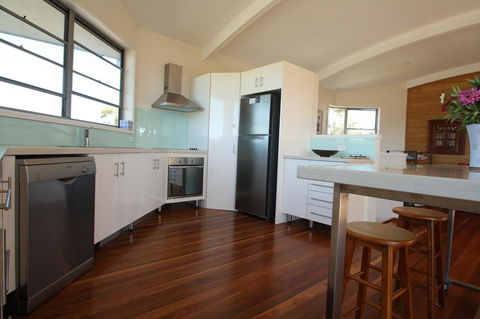 Valla's Beach House - Perths Hotel 8