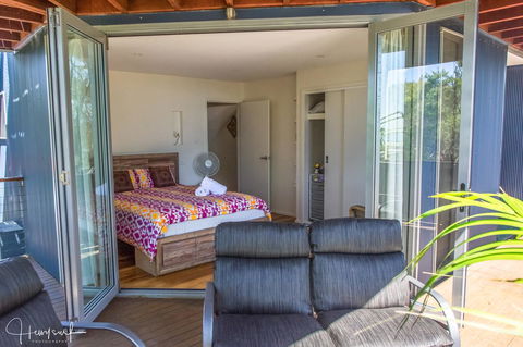 Valla's Beach House - Perths Hotel 15