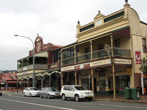 Red Waratah - Perths Hotel 17