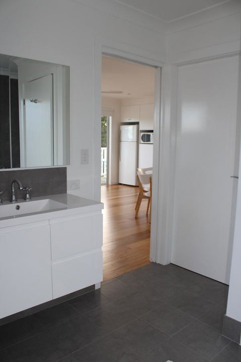 Red Waratah - Perths Hotel 10