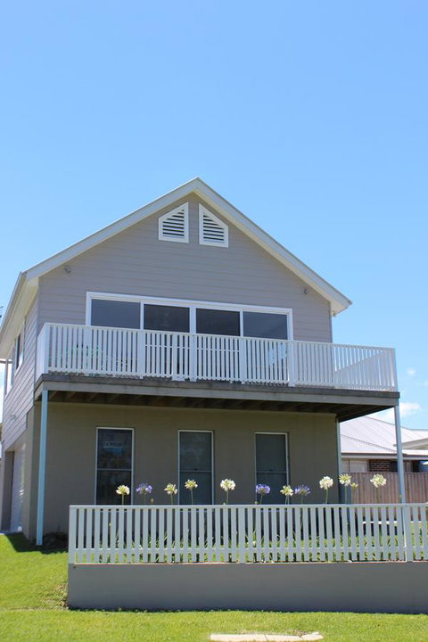 Red Waratah - Perths Hotel 0