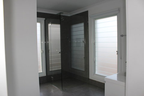 Red Waratah - Perths Hotel 15