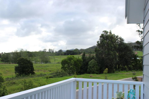 Red Waratah - Perths Hotel 11