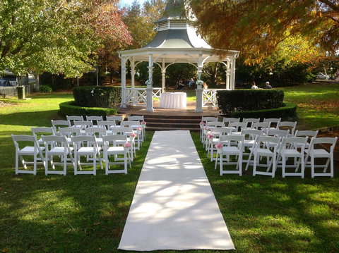 Red Waratah - Perths Hotel 18