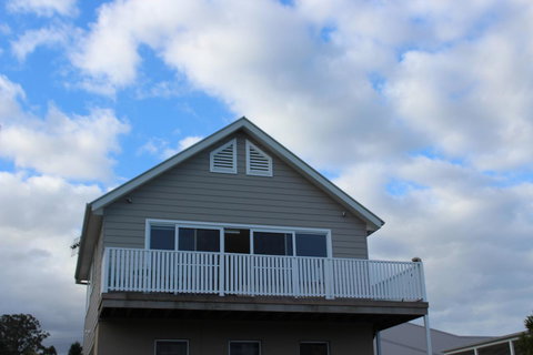 Red Waratah - Perths Hotel 9