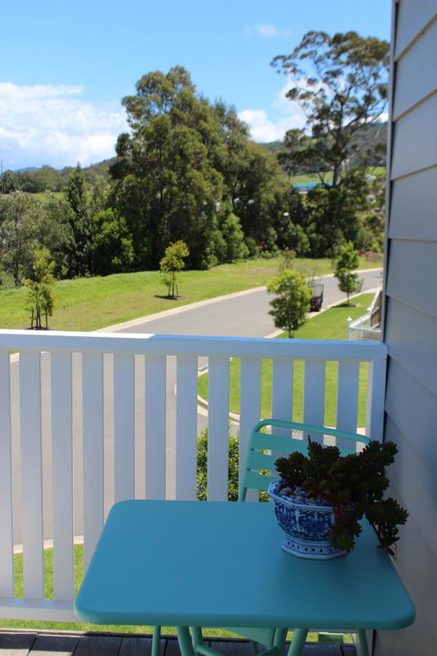 Red Waratah - Perths Hotel 1