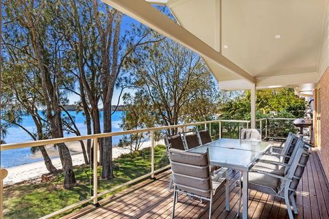 Foreshore Drive, 123, Sandranch - Perths Hotel 0