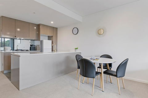 Stylish And Neat Two Bed Apartment In Wentworth Point - Perths Hotel 3